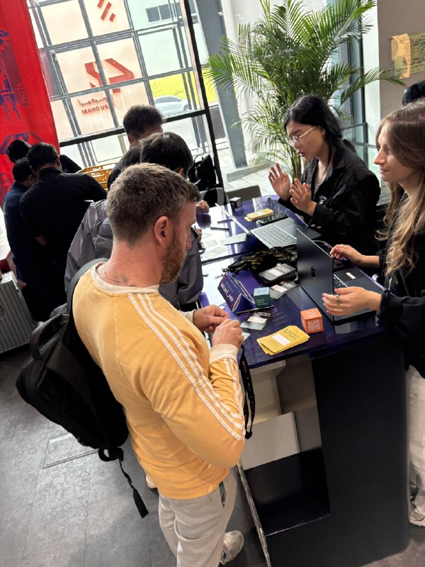 听说 @BNBCHAIN 的 Nina 弄了个大巴开了两个小时，把BBW上的 builder， mentor和investor 都拉到园区了？是真的